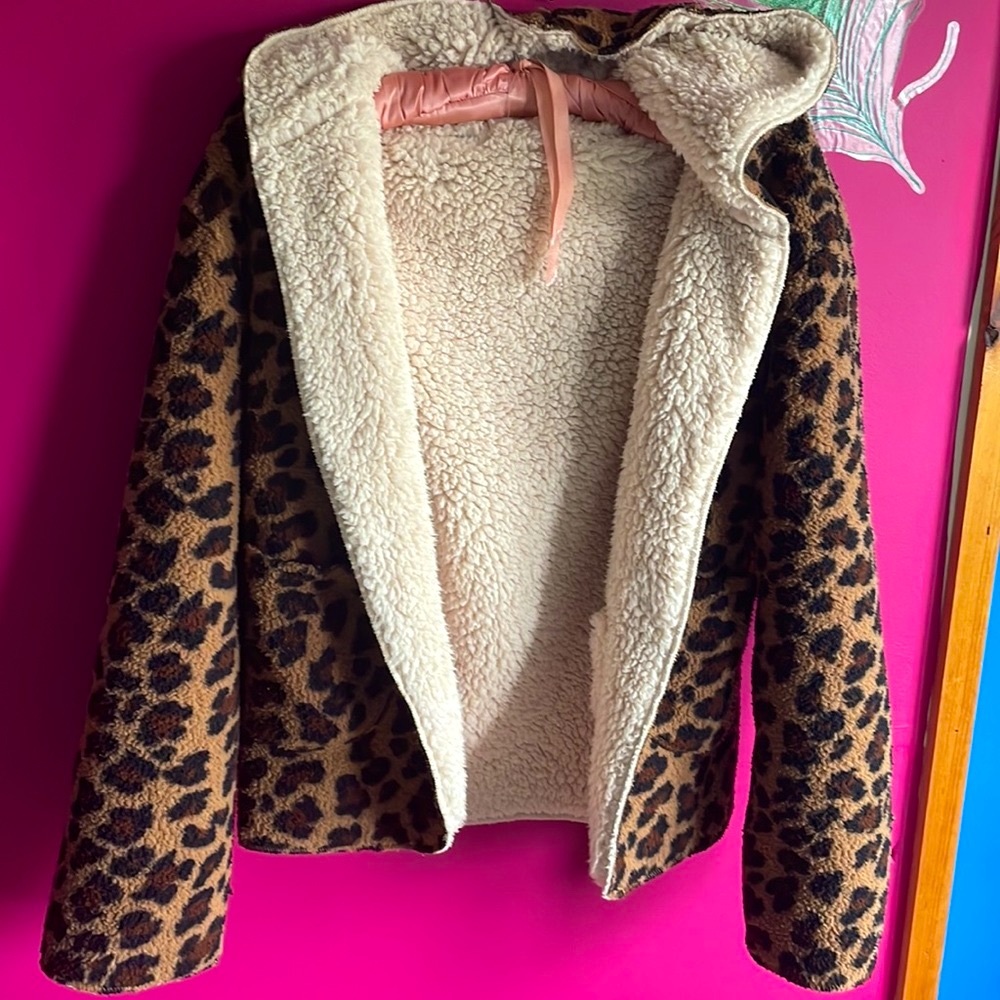 🐆Leopard Fleece Reversible Jacket🐆 - Picture 3 of 7